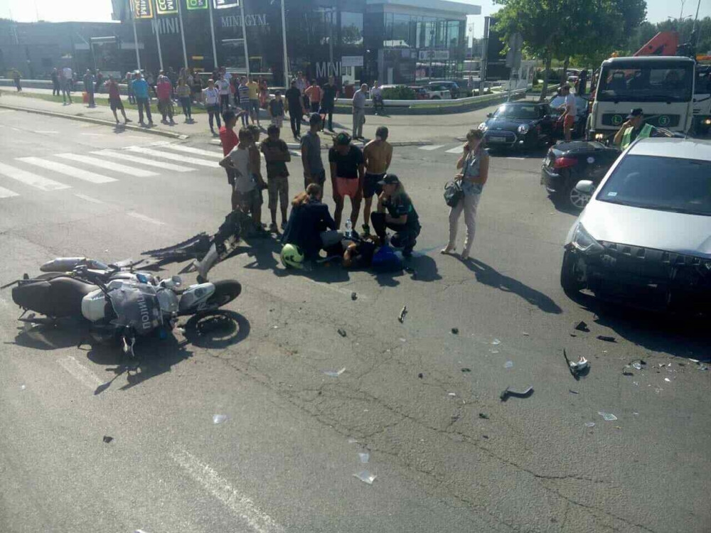 Udario policajca na motoru!