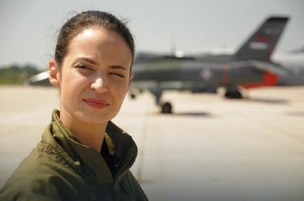 Velika transformacija glumice iz "Vojne akademije": Skratila kosu, razlika je neverovatna (FOTO)