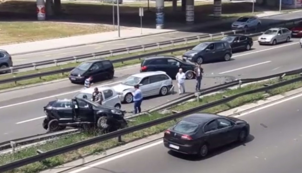 Lančani sudar kod Zmajeve pumpe, 10 povređenih