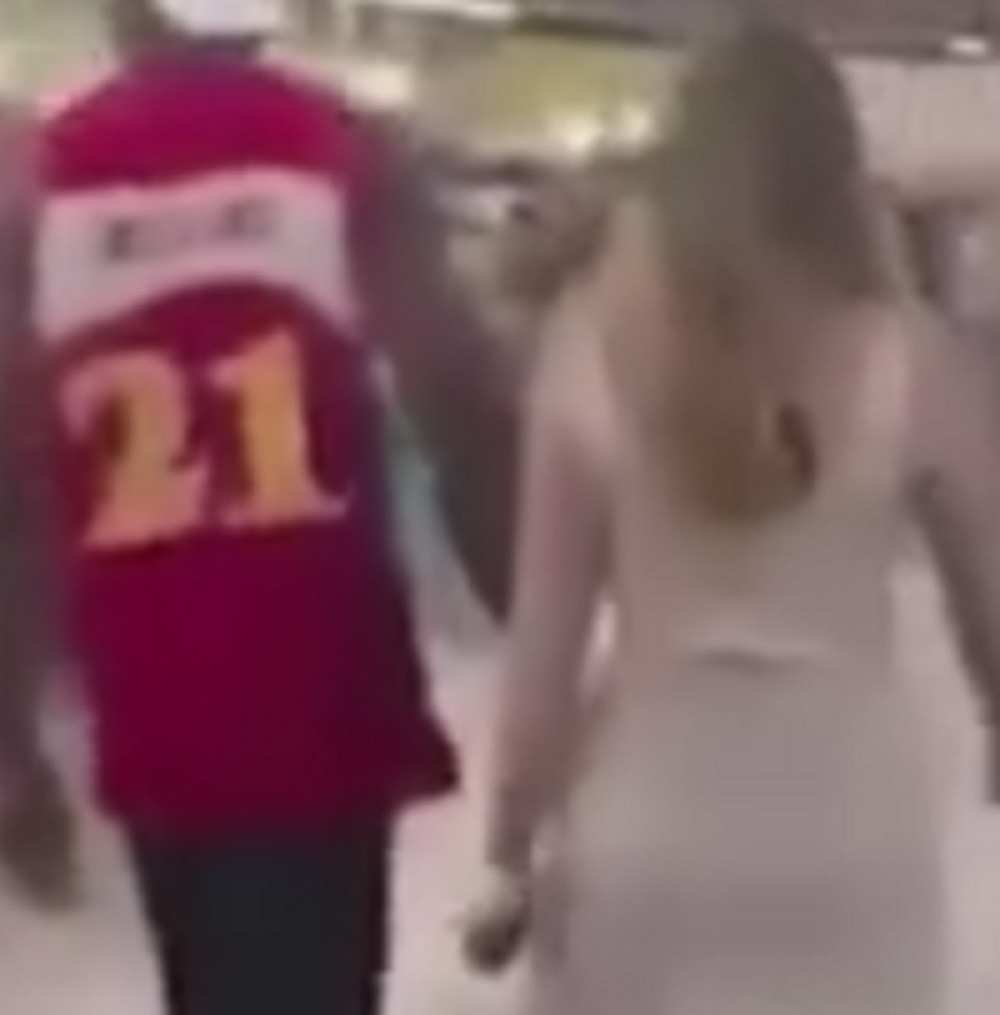 UZNEMIRUJUĆE~Stavio devojci brnjicu i vodio je na lancu (VIDEO)