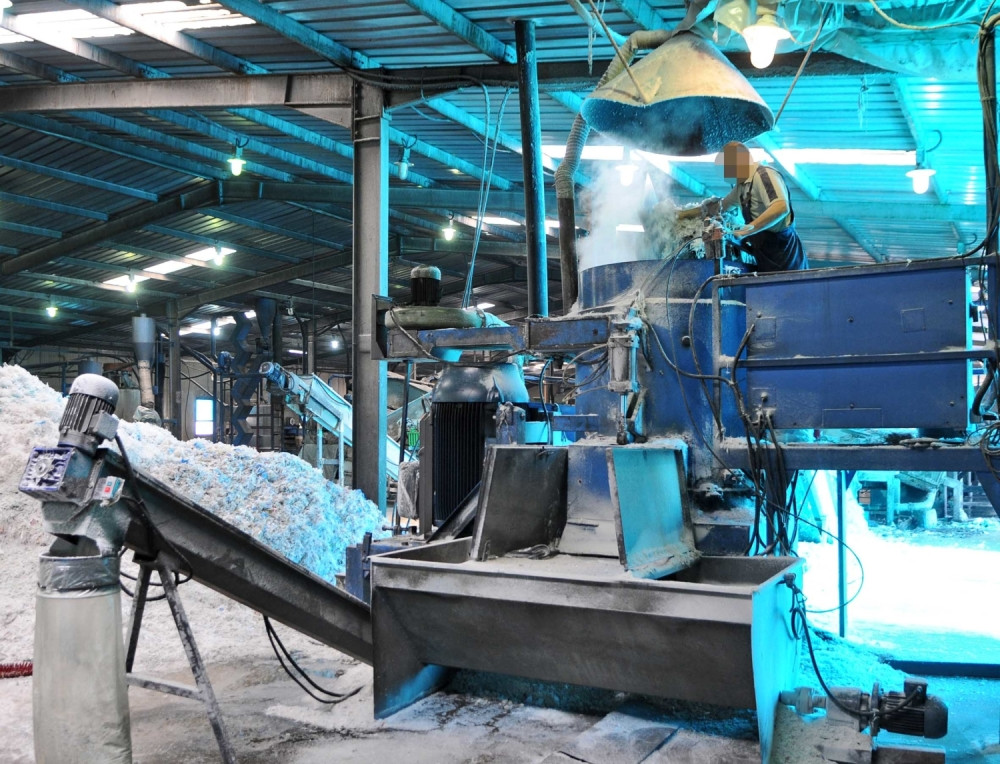 Gurao ruku u mašinu, pa ostao bez šake!