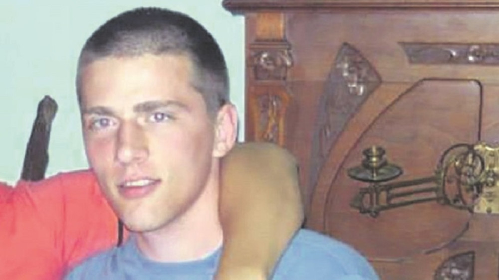 Singer teško ranjen sa tri metka!