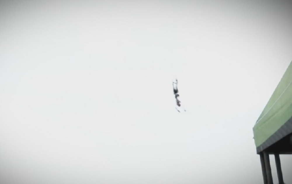 Pevač "Lapsus benda" skočio i zaprepastio prisutne na Adi! (VIDEO)