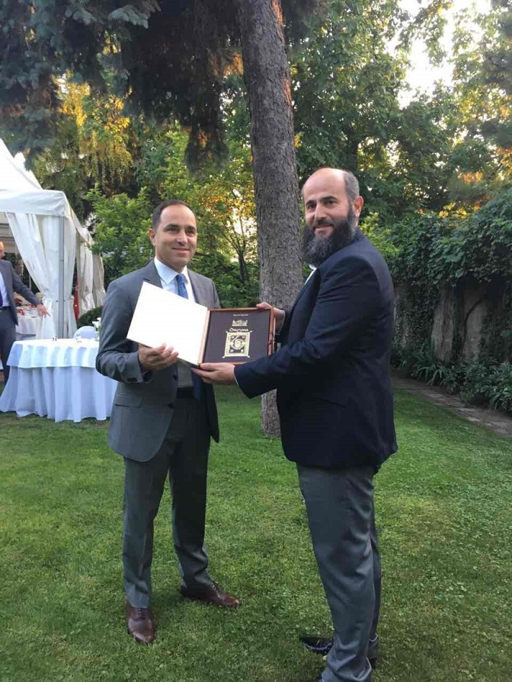 Zukorlić turskom ambasadoru poklonio "Drevnu Bosnu"