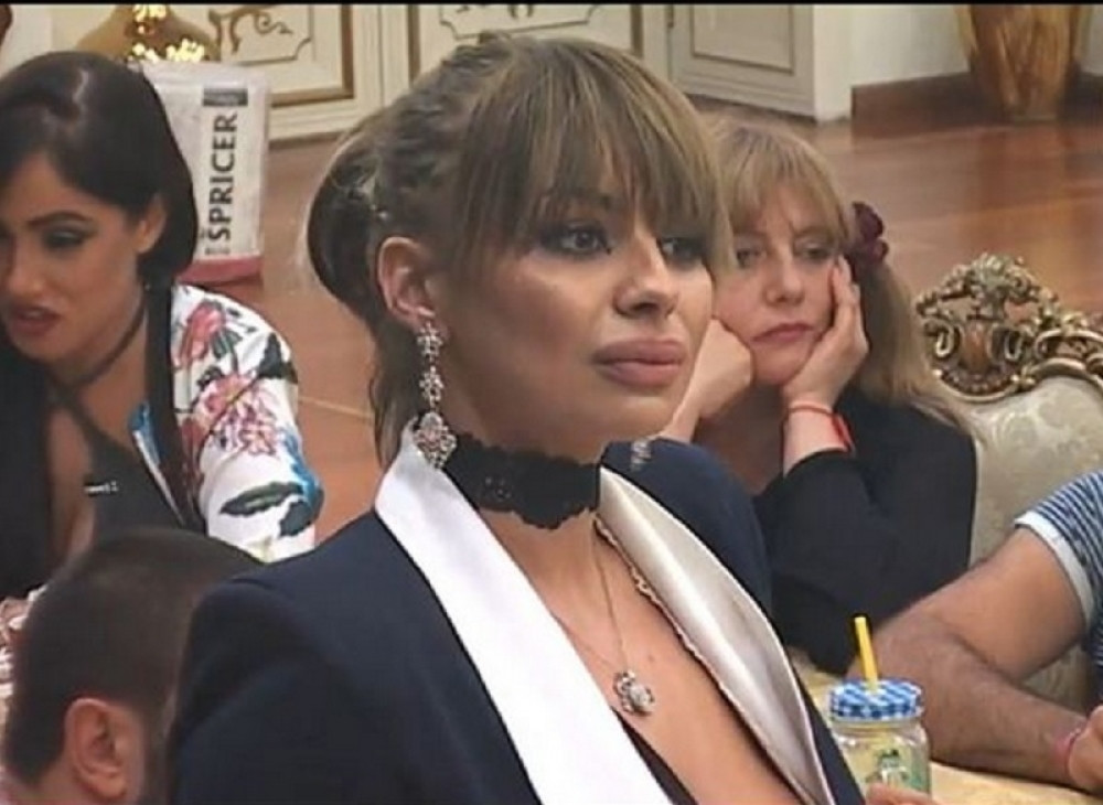 Zerina je krila vezu sa BIVŠIM ZADRUGAROM, a sada sa njim RAZMENJUJE STRASTI pred svima! (FOTO)