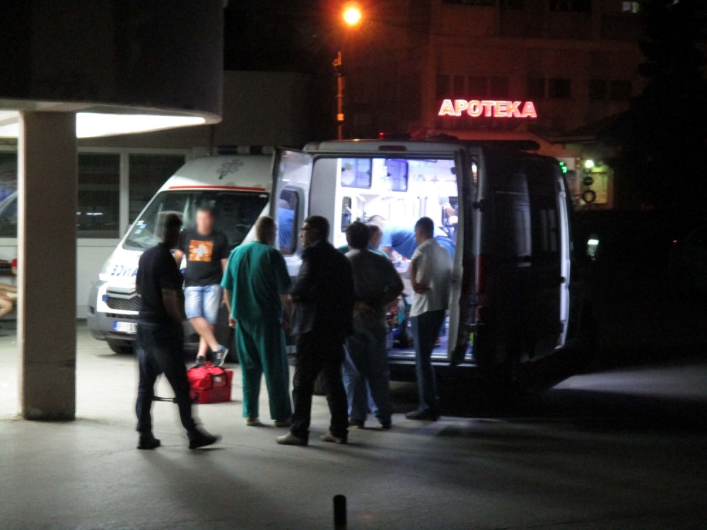 Oca na aparatima prevezli u Niš, danas sahrana sina