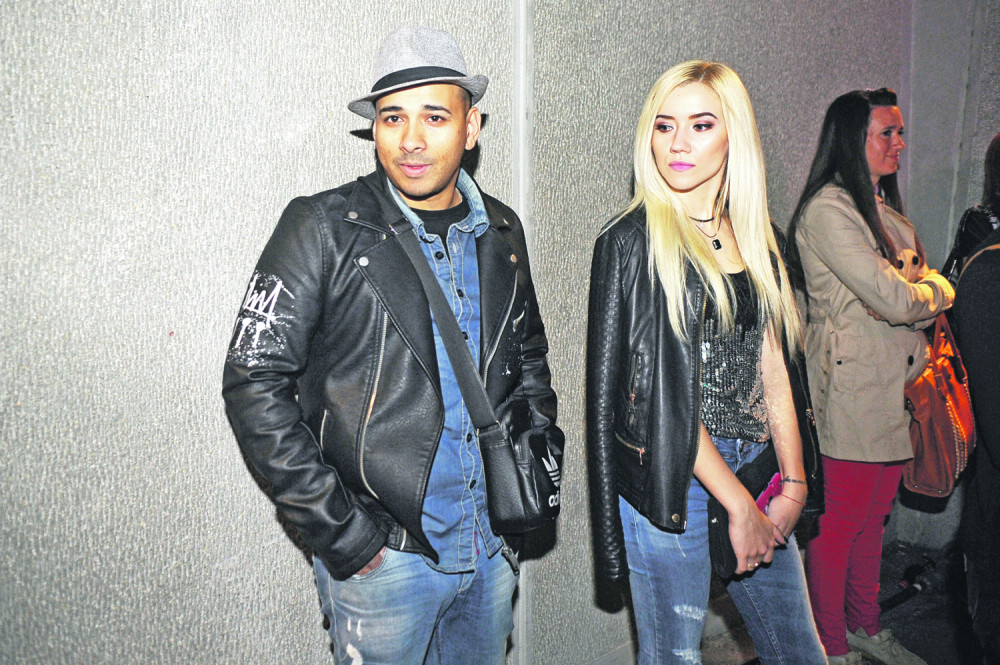 Husa posle razvoda šeta novu devojku!