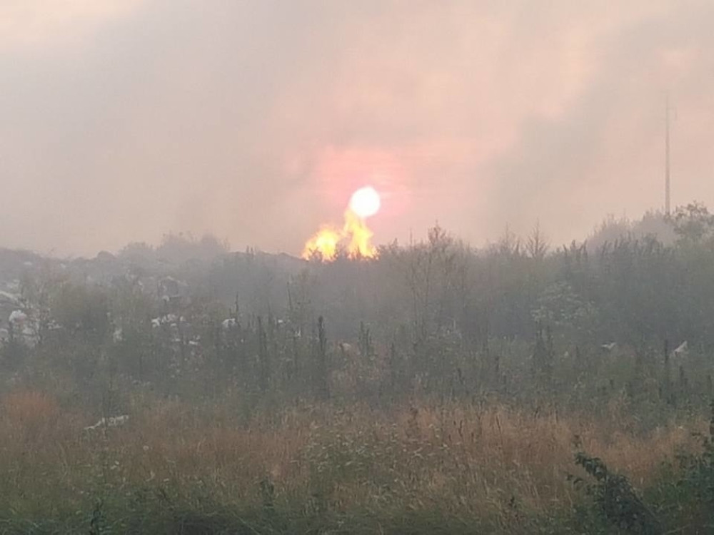 Gori deponija u Čelarevu