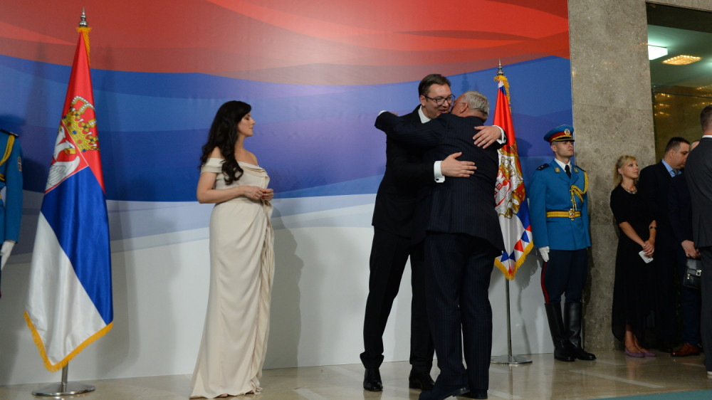 Ljubili Vučića, sevali dekoltei (FOTO)
