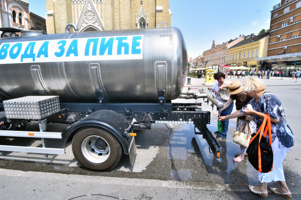 Evo kako se Novosađani bore s vrućinom (FOTO + VIDEO)