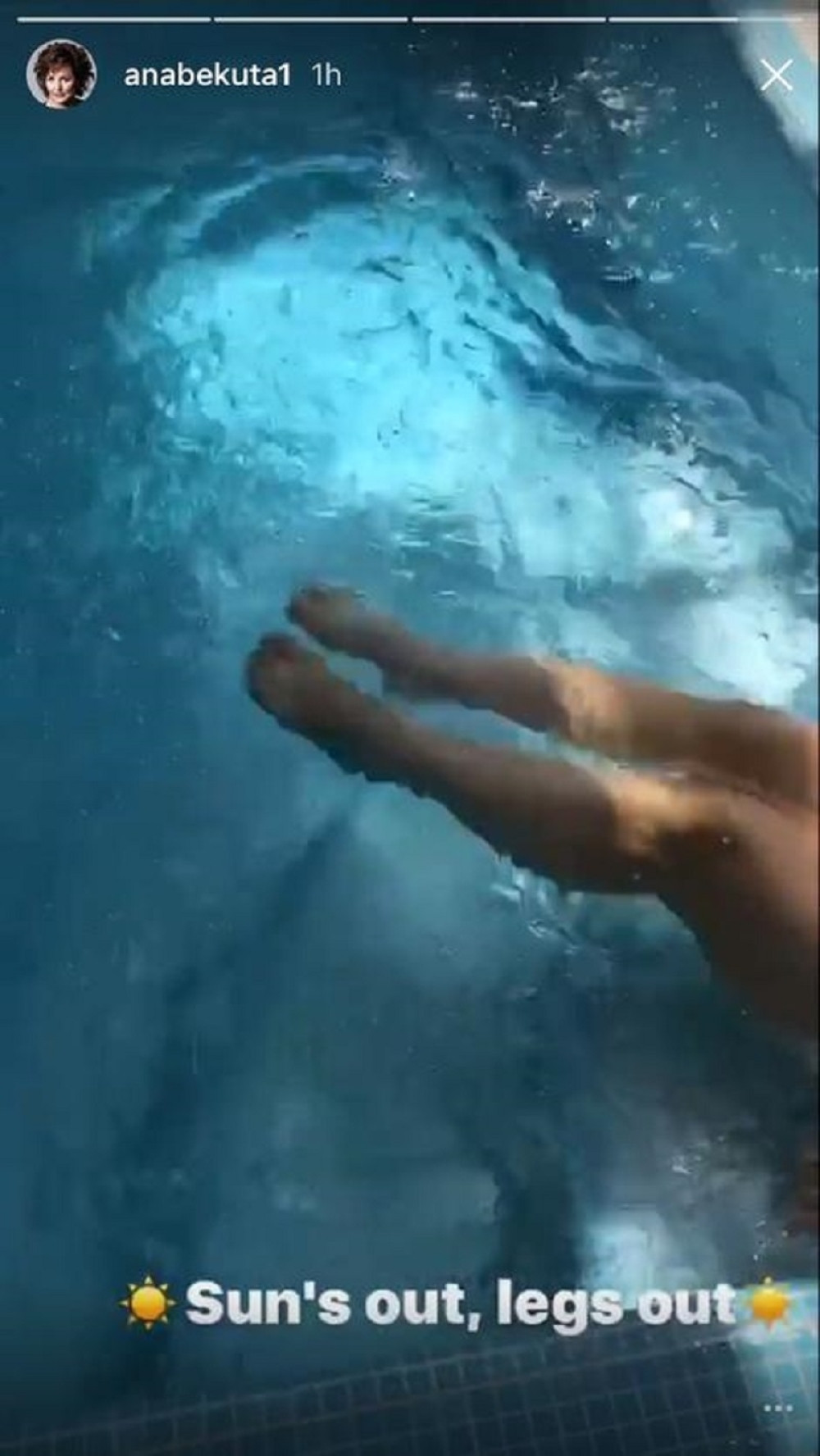 Folk zvezda zavodi golišavim fotografijama (FOTO)