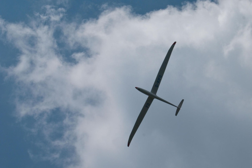 Dečak poginuo u padu jedrilice