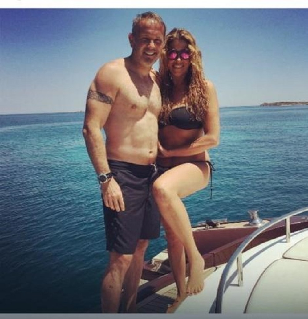Naš poznati fudbaler provodi vrele dane na jahti i to sa kim! (FOTO)