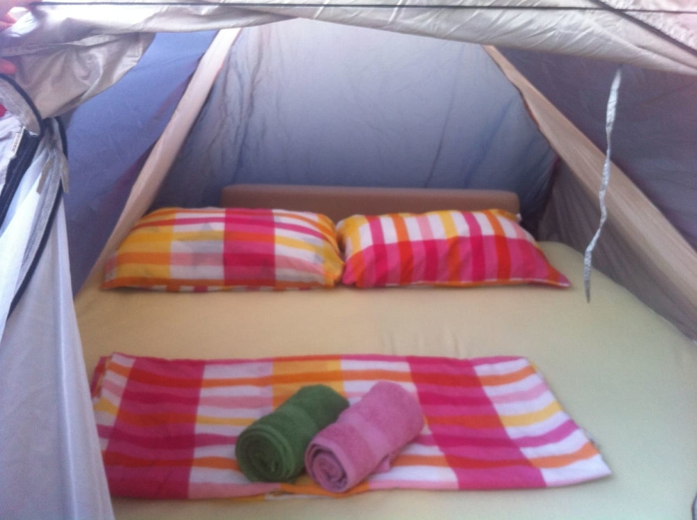 Turistima iznajmljuje šator na terasi!