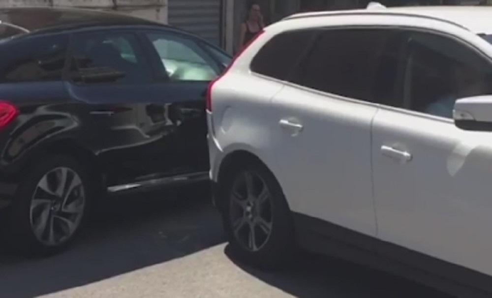 Teo pokušao da izbegne medije pa izazvao sudar!