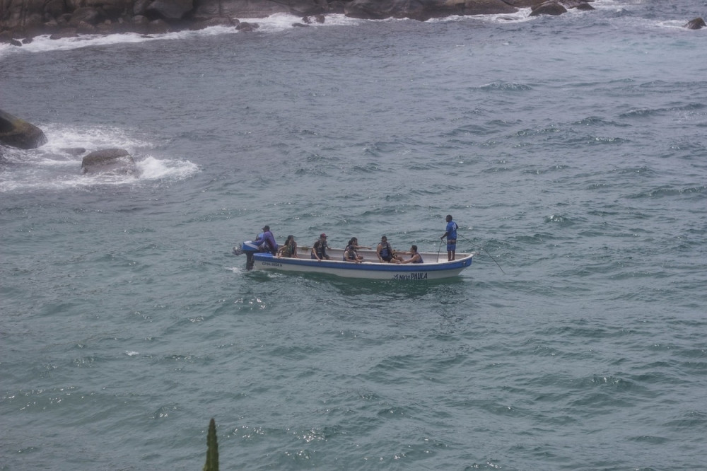 Potonuo brod sa 150 turista, ima mrtvih! (VIDEO)