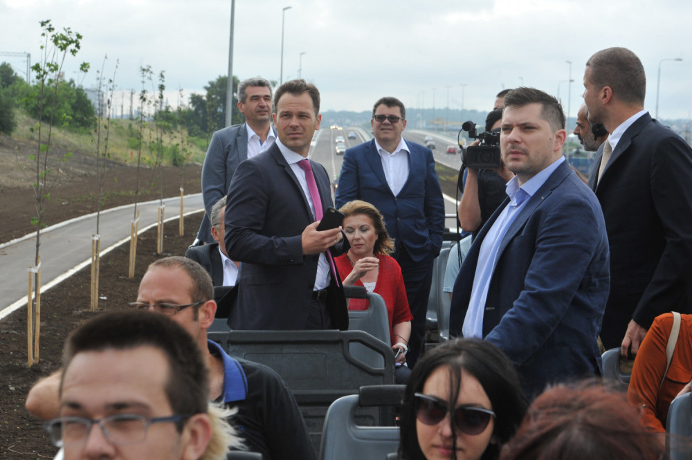 Mali proverio za koliko se stiže sa Tošinog bunara do Banovog brda