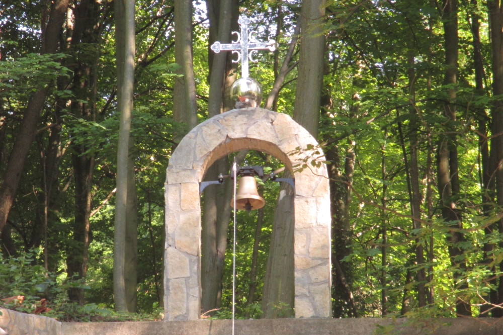 Albanci blokirali Srbima ulaz u manastir u Đakovici!