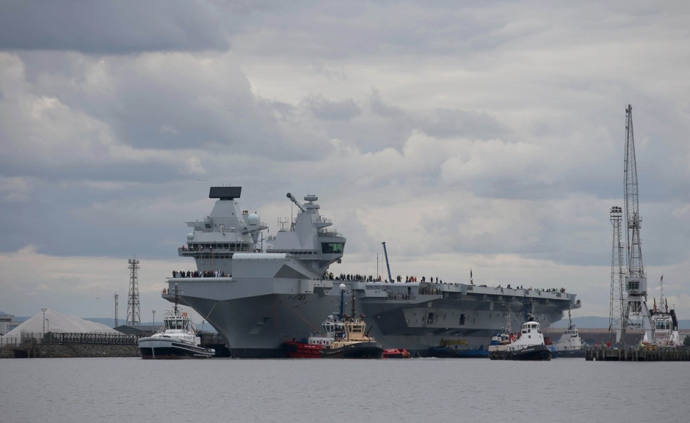 Skupoceni britanski nosač aviona je bušan!