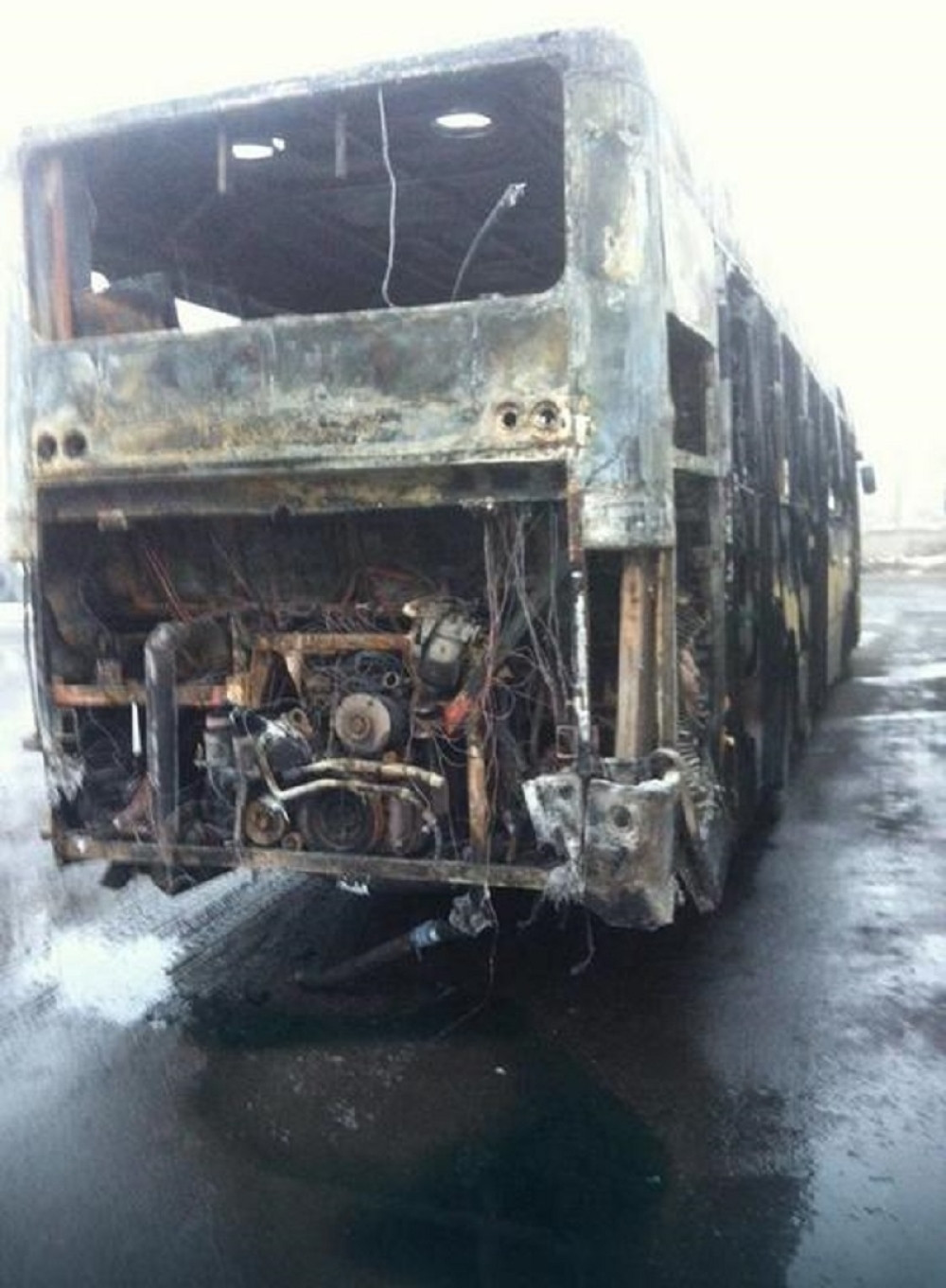 Izgoreo autobus na Ibarskoj magistrali (FOTO)