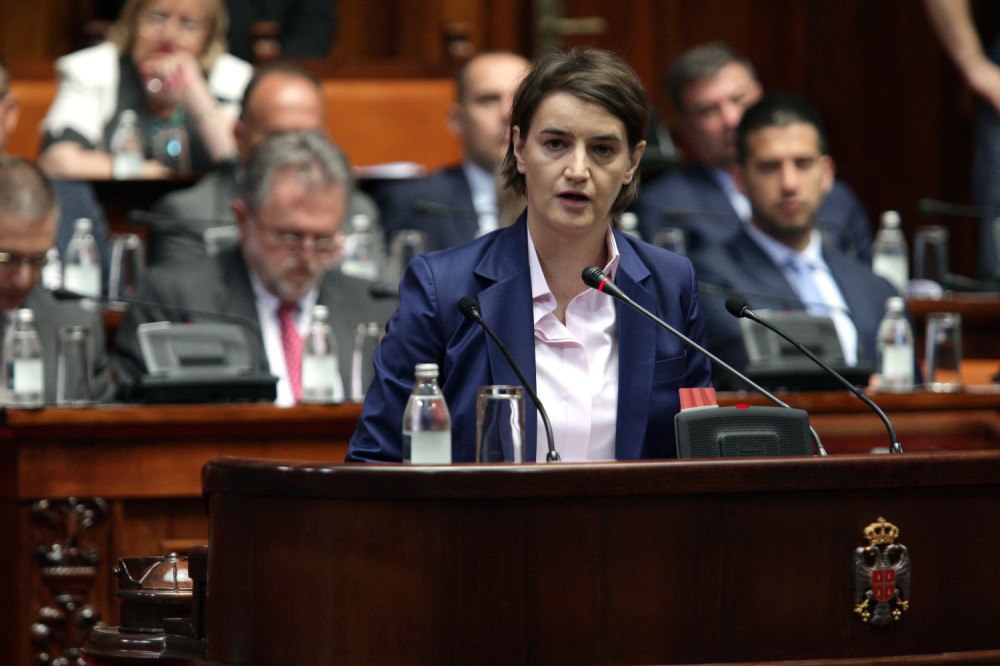 Brnabić obećala veće plate, Vulinu najjači aplauz
