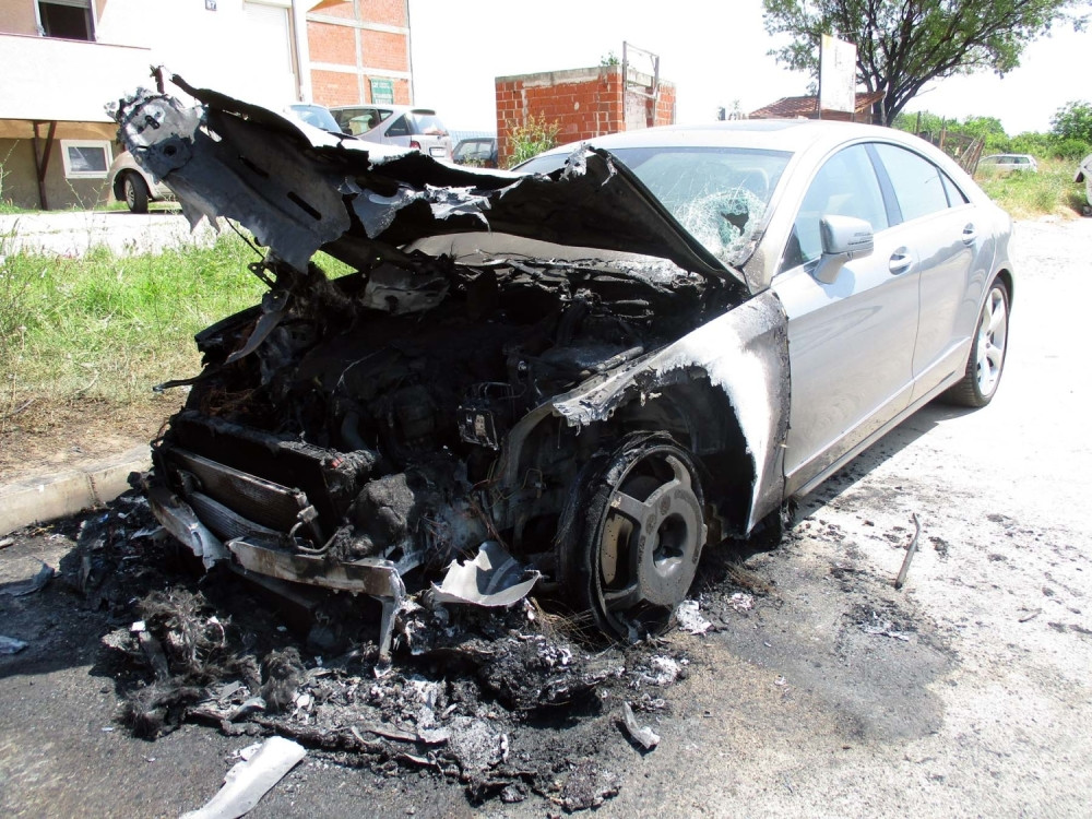 Izgoreo Mercedes vredan 40.000 evra
