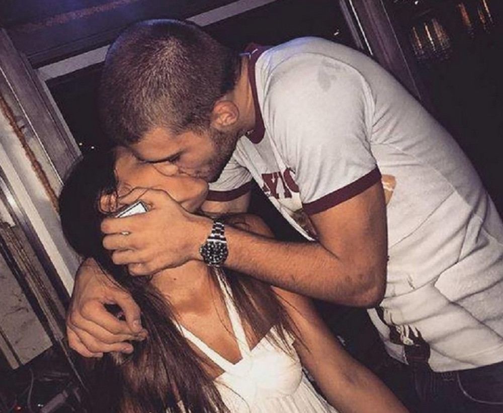 Veljko uhvaćen u strasnom zagrljaju sa novom devojkom! (FOTO)