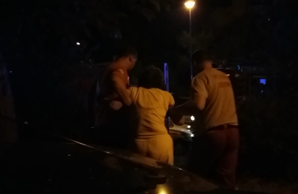 Narkomani zapalili zgradu, stanari se umalo pogušili u snu!