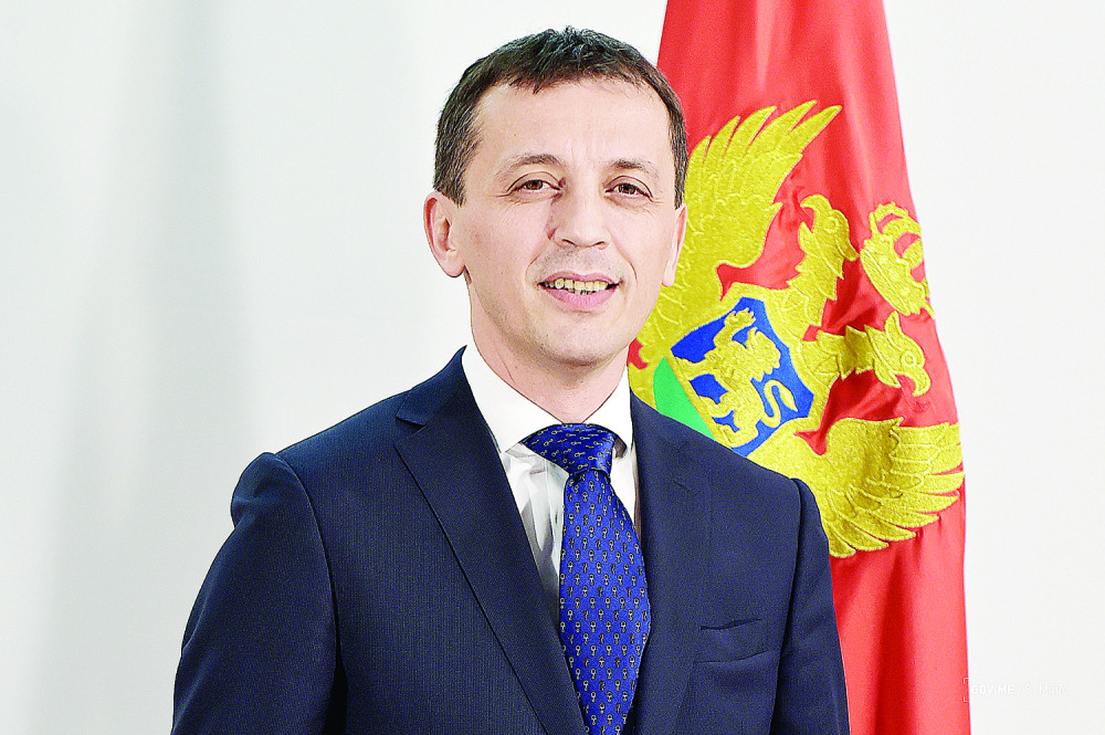 Crnogorski ministar brutalno izvređao Srbiju!