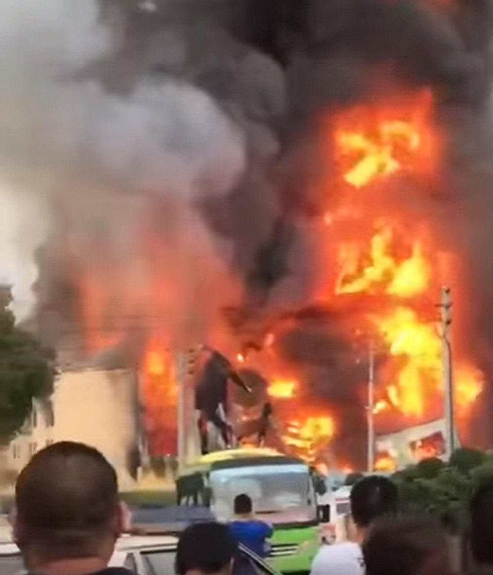 Eksplozija gasovoda, ima mrtvih! (VIDEO)