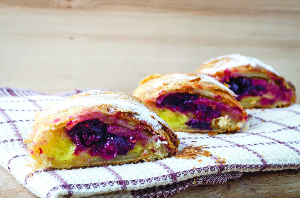 Bakina pita sa višnjama, vraća nas u bezbrižno detinjstvo i osvaja na prvi zalogaj!