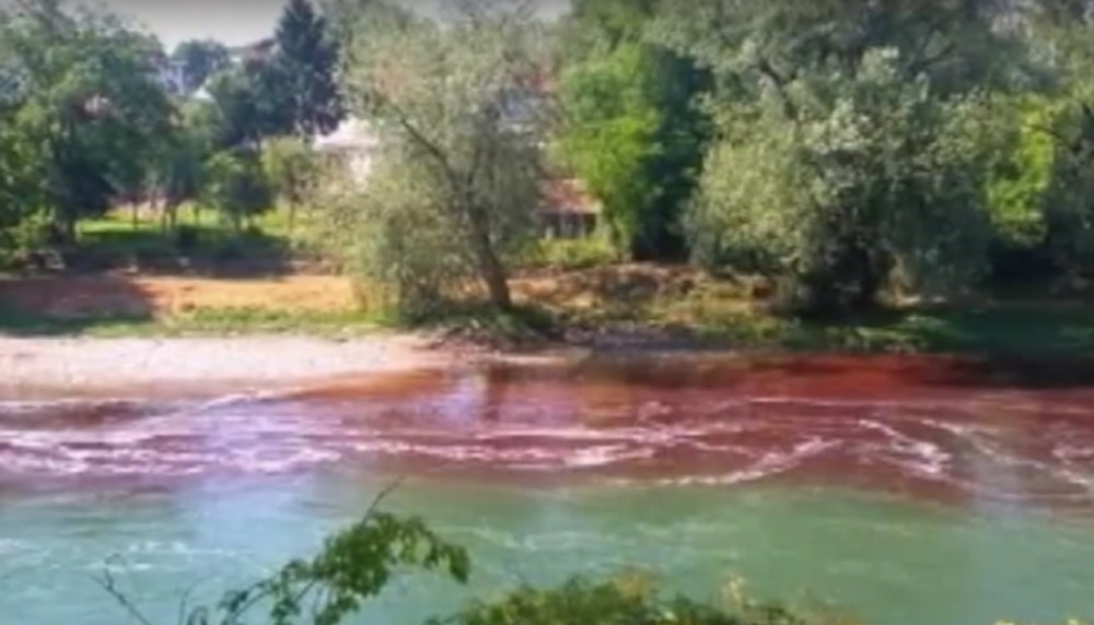 OPLELI SE*S UTROJE na obali Vrbasa naočigled prolaznika, kada je došla policija nastao je OPŠTI HAOS!