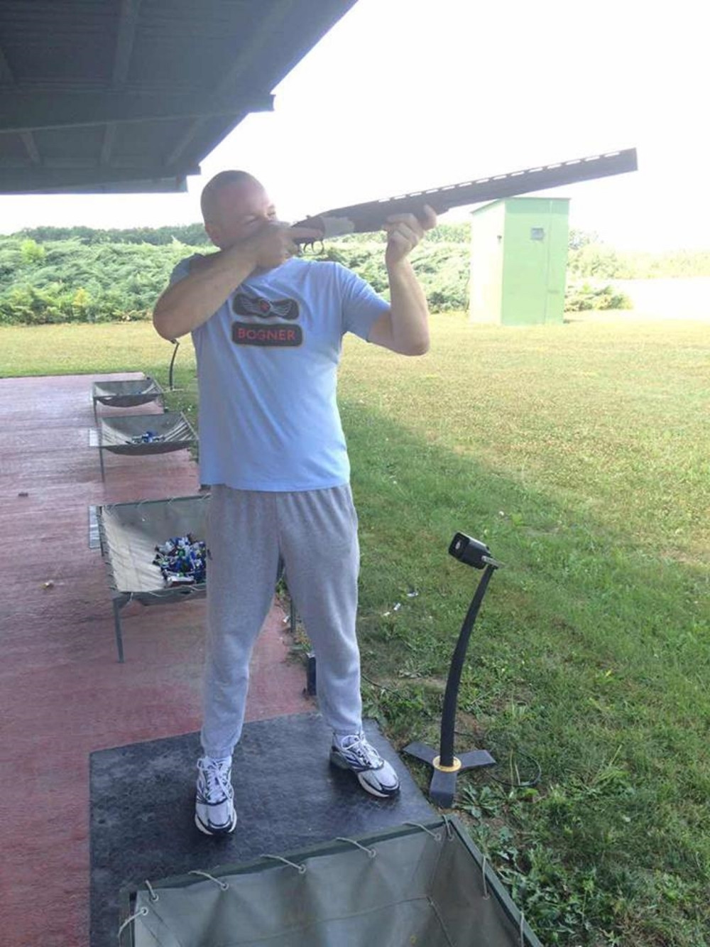 Političar se ne odvaja od puške!