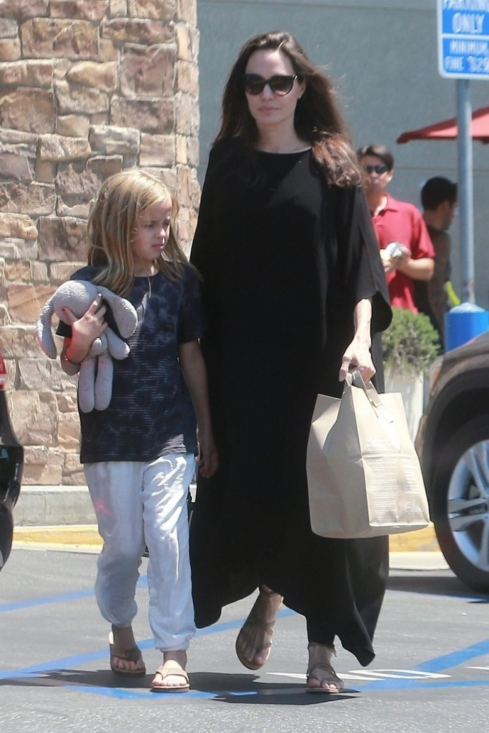 Anđelina Džoli se zamonašila?!