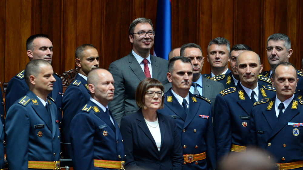 Vučić: U vojsci će biti veće plate!