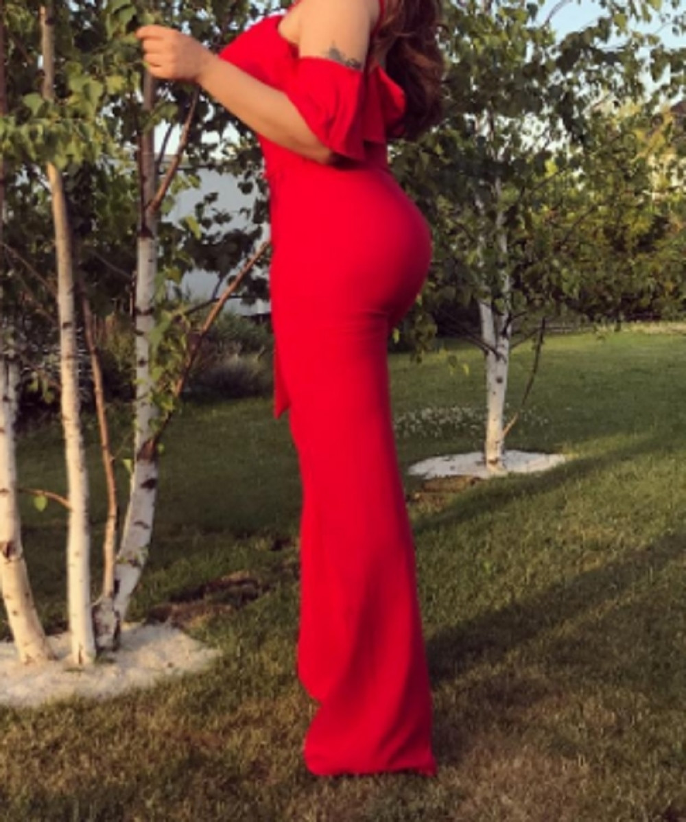 Naša pevačica pokazala seksi pozadinu (FOTO)