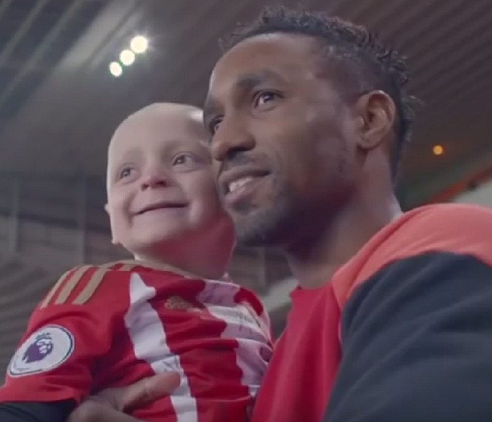 Preminuo mali Bredli, Defo plakao kao kiša (VIDEO)