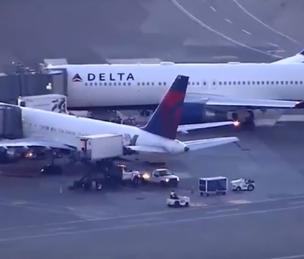 Stjuard razbio dve flaše vina o glavu putnika (VIDEO)