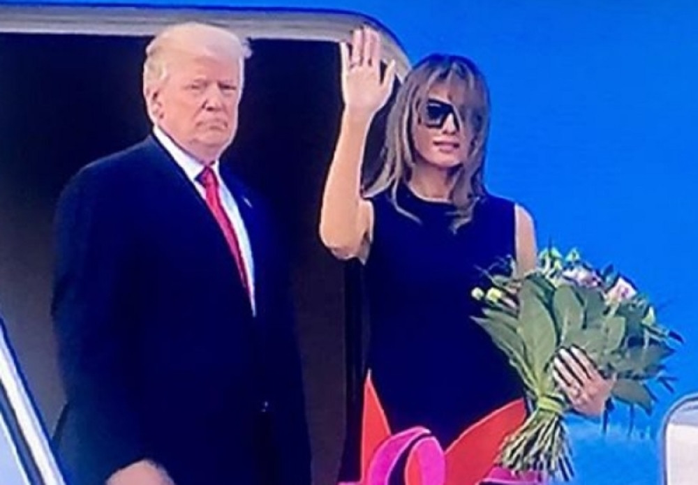 Neobična haljina Melanije Tramp rasprodata u rekordnom roku! (FOTO)