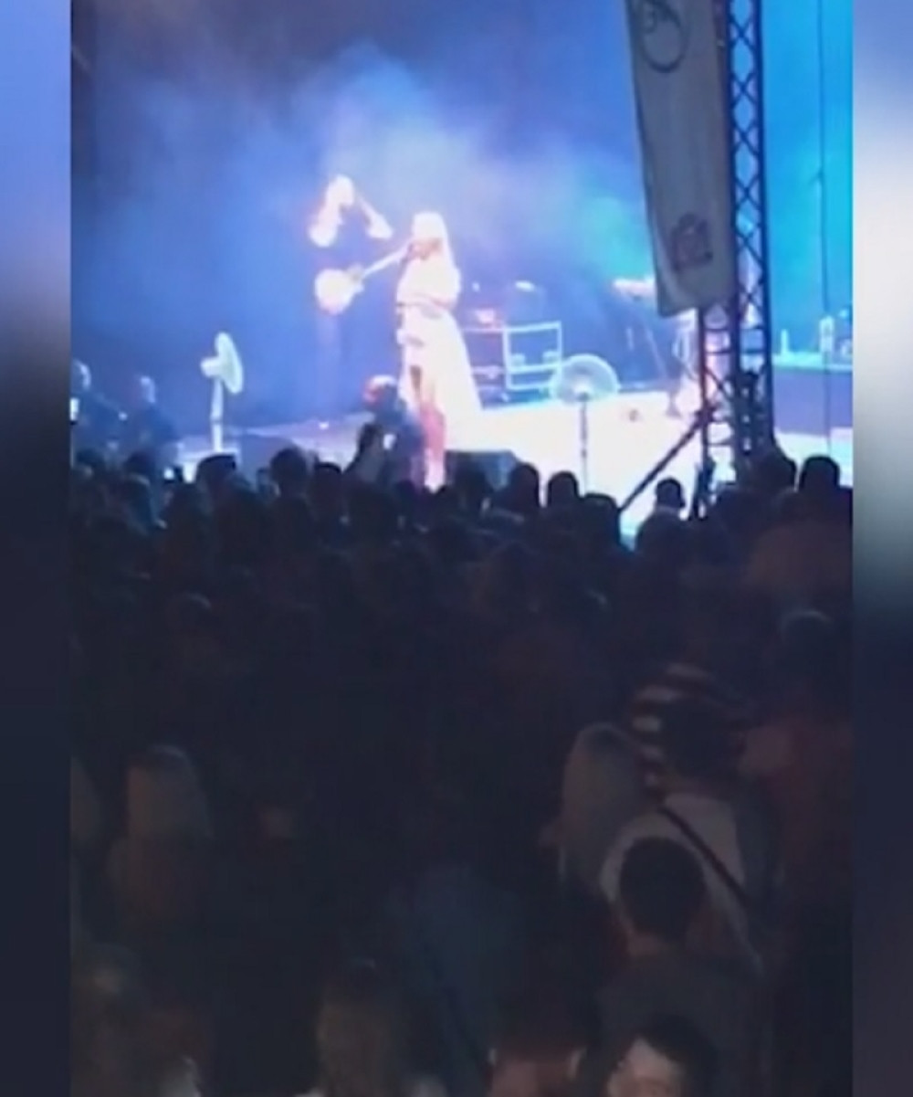 Lepa Brena se srušila, publika zanemela! (VIDEO)