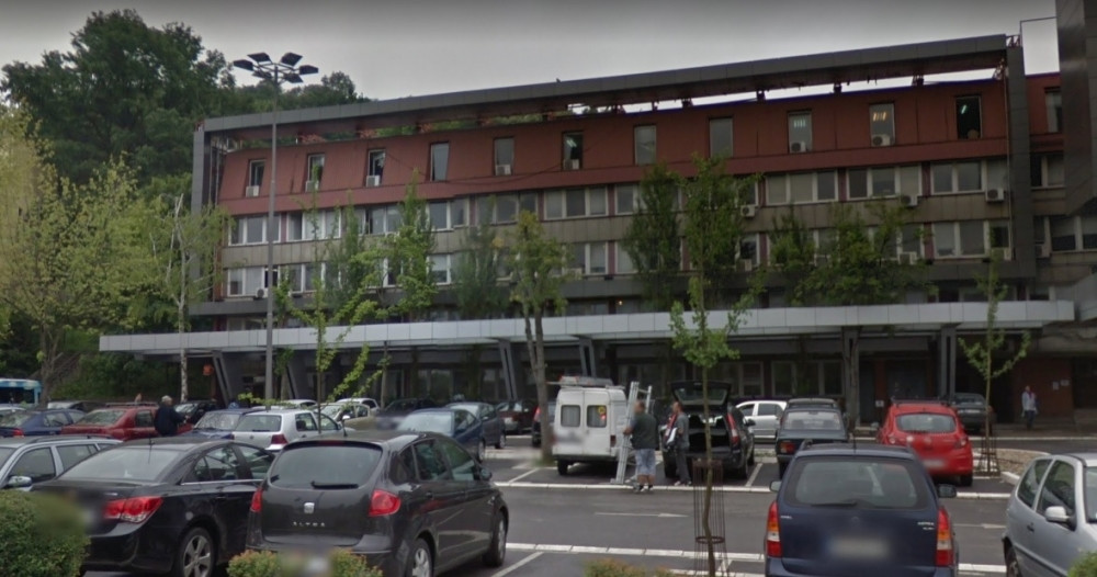 Muškarac se krvnički zakucao u bilbord na Rakovačkom putu, intervnisali vatrogasci!