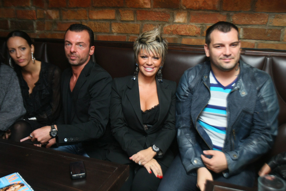 Bivši muž Dare Bubamare pohvalio se debelim novčanikom! Slikao sef sa parama u kom se nalazi par miliona! (FOTO)