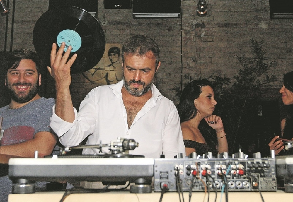 Sergej postao pravi di-džej!