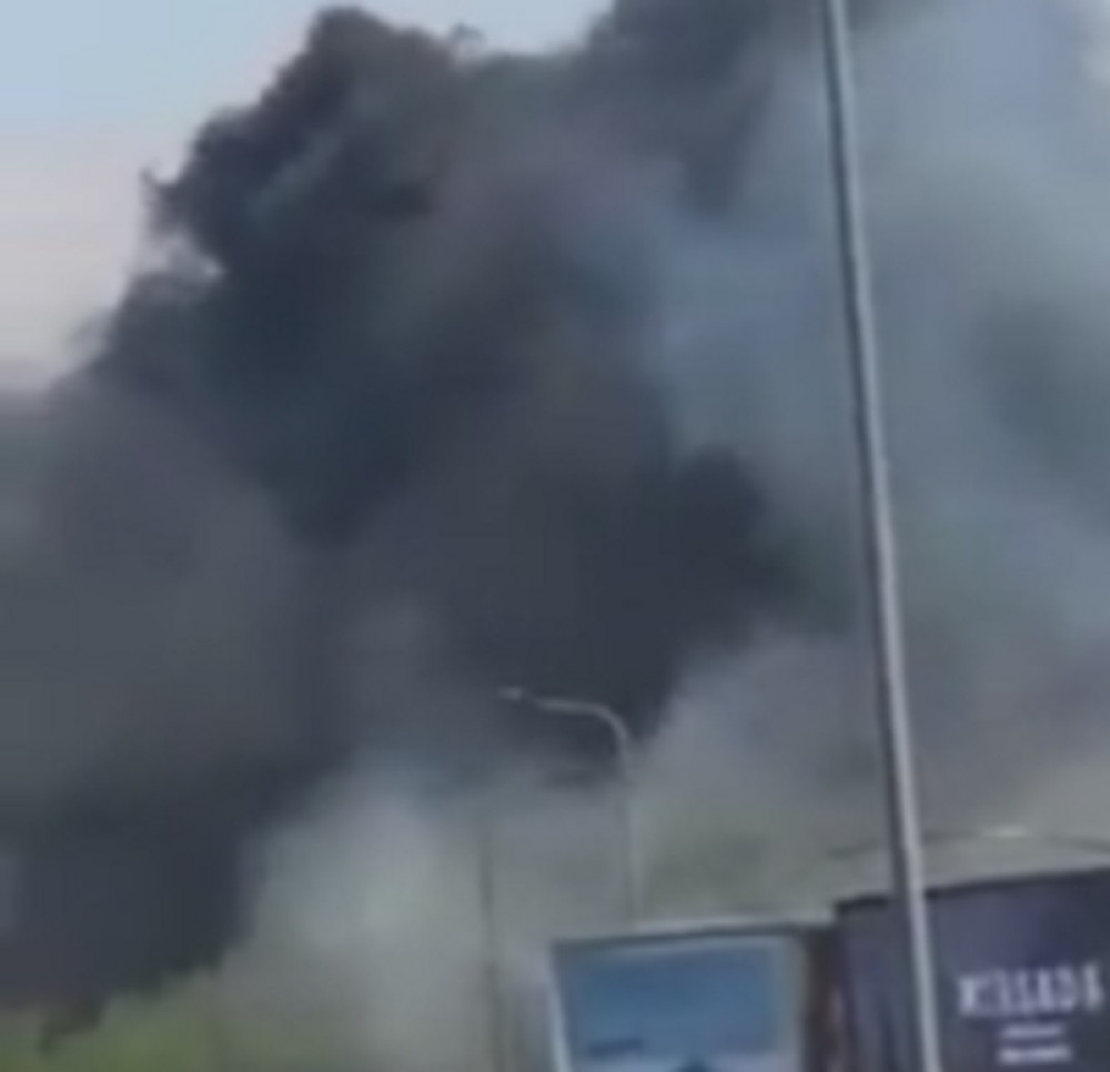 Buknuo požar, ugrožene kuće, blokiran saobraćaj