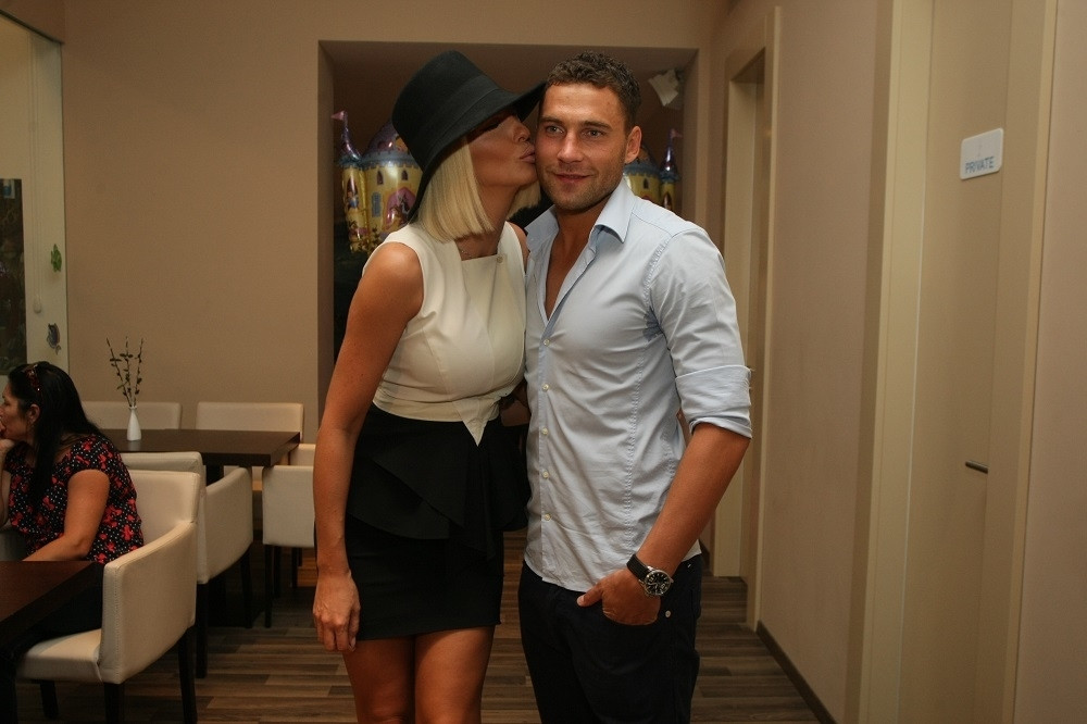 Posle basnoslovno iskeširanog POKLONA OD DUŠKA, JK ima NOVU ZANIMACIJU! U glavnoj ulozi su NJIH DVOJE! (FOTO)