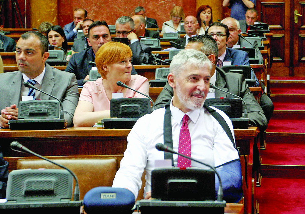 Smeta mi vrućina, ne i gips!