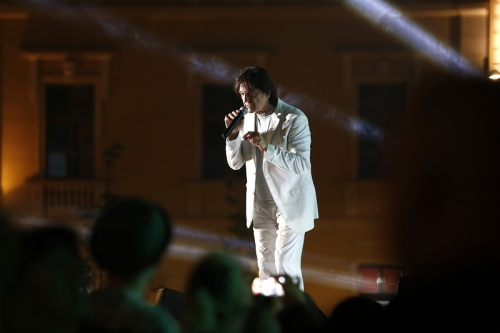 Čola sad peva i na rođendanima!