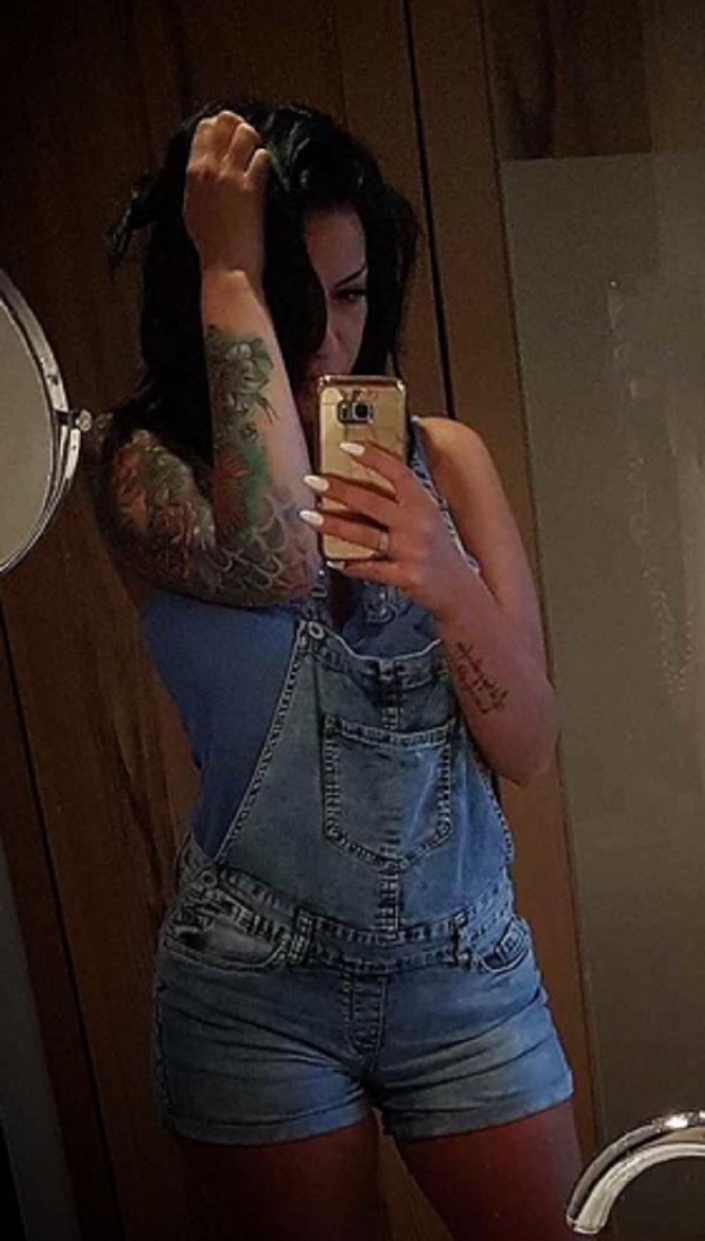 Žena našeg glumca u brutalno seksi pozi! (FOTO)