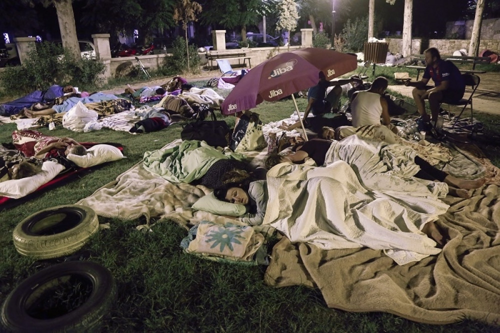 Turisti na Kosu noć proveli pod vedrim nebom