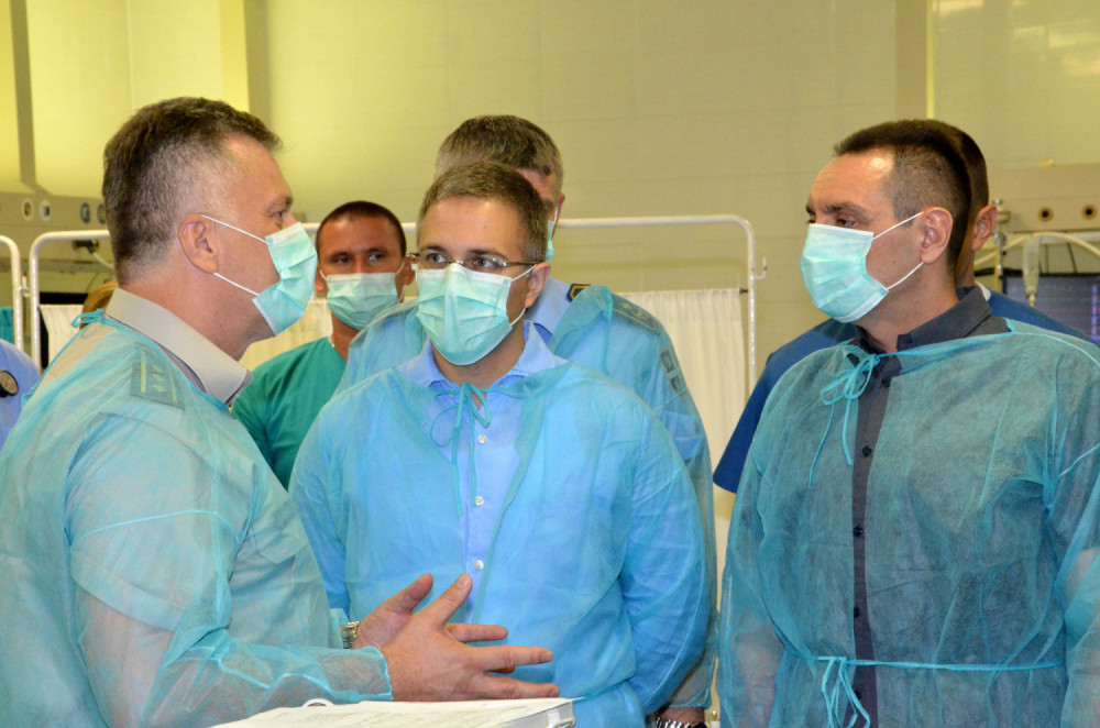 Vulin i Stefanović obišli povređene na VMA